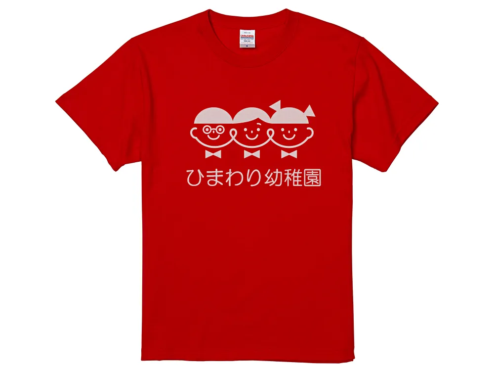 蝶ネクタイをつけた3人の子供たち